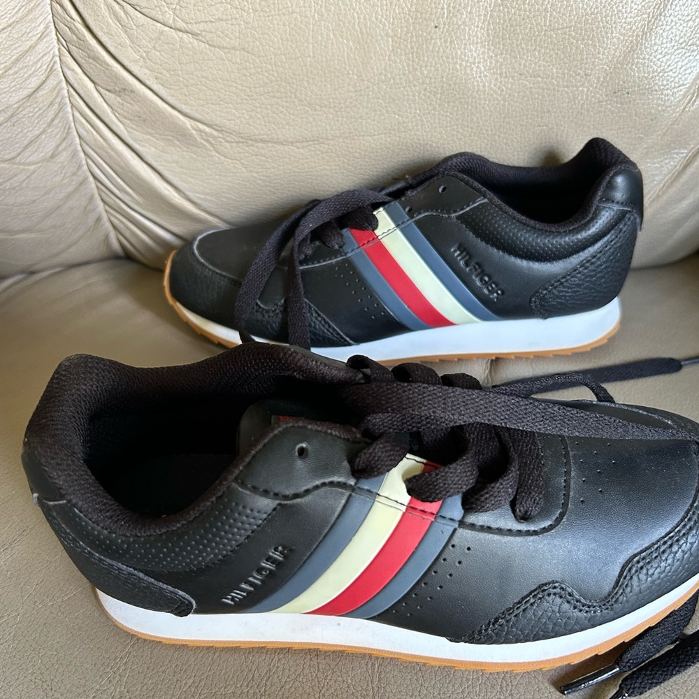 Tommy Hilfiger Boys Shoes Sneakers Size 2 Black